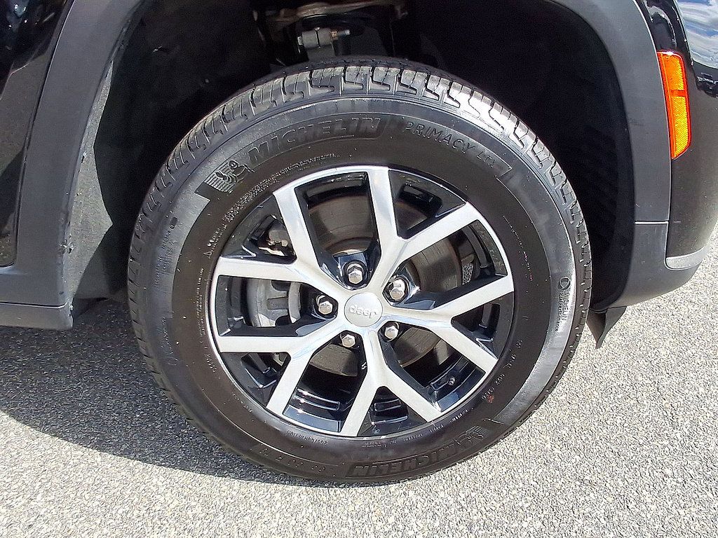 Used 2025 Jeep Grand Cherokee L Limited AWD/4WD image 33