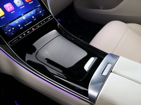 Used 2025 Mercedes-Benz GLC 350e 4MATIC w/ Advanced USB Package image 31