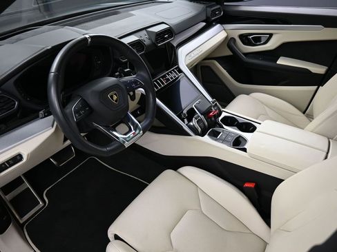 Used 2020 Lamborghini Urus image 4
