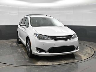 Used 2017 Chrysler Pacifica Limited w/ UConnect Theater Package video 2