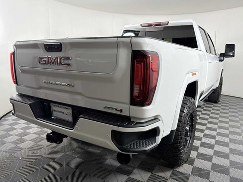 Used 2022 GMC Sierra 2500 AT4 w/ AT4 Preferred Package AWD/4WD image 6