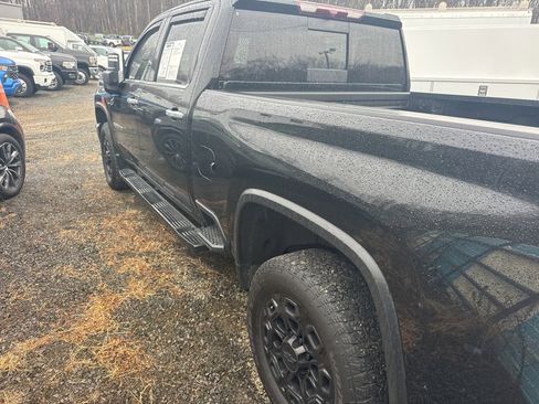 Used 2024 Chevrolet Silverado 2500 LTZ w/ LTZ Plus Package image 5