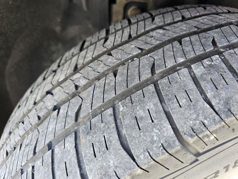 Used 2018 Ford Explorer XLT w/ Equipment Group 202A AWD/4WD image 82