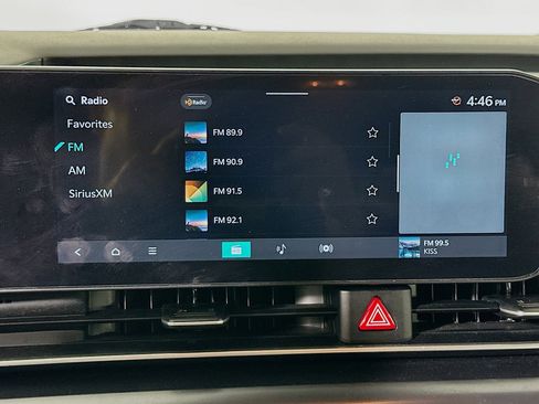 Used 2025 Kia Carnival FWD image 21
