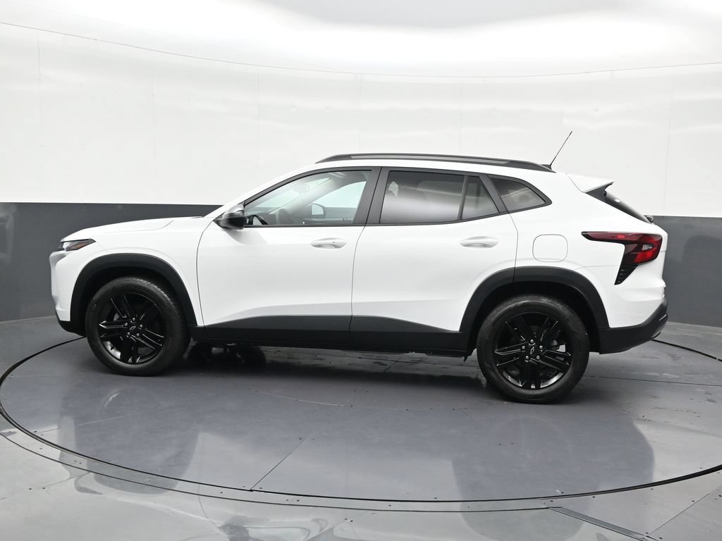 Used 2025 Chevrolet Trax ACTIV FWD image 2