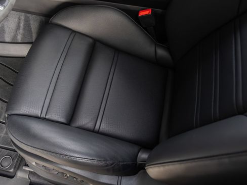 Certified 2025 Porsche Cayenne GTS AWD/4WD image 27