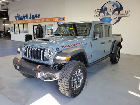 Used 2025 Jeep Gladiator Mojave w/ Safety Group image 10
