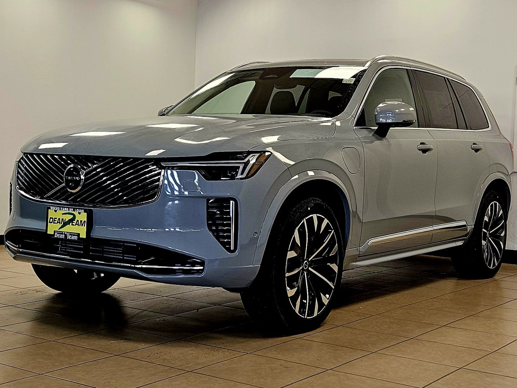 New 2026 Volvo XC90 T8 Plus w/ Protection Package Premier AWD/4WD image 4
