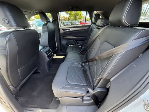 Used 2025 Volkswagen Atlas Cross Sport SE FWD image 24