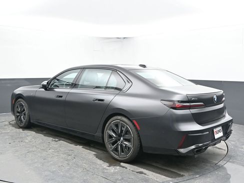 Used 2023 BMW 760i xDrive image 8