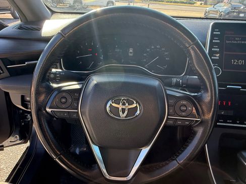 Used 2019 Toyota Avalon XLE image 16