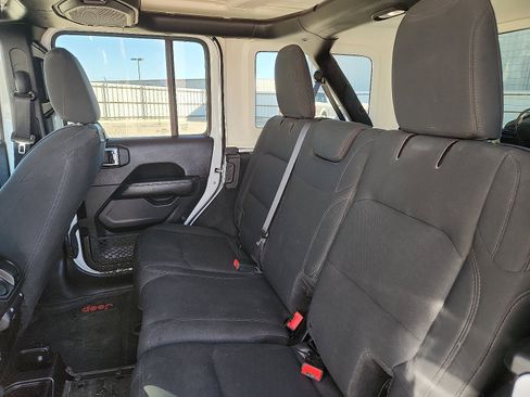 Used 2018 Jeep Wrangler Unlimited Sahara w/ LED Lighting Group image 9