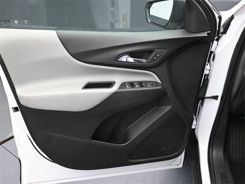 Used 2023 Chevrolet Equinox LS image 15