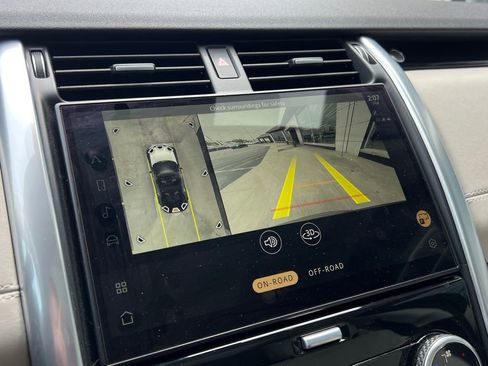 Used 2024 Land Rover Discovery S image 25