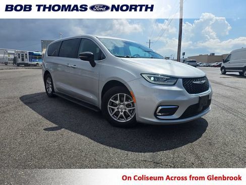Used 2024 Chrysler Pacifica Touring-L FWD image 1