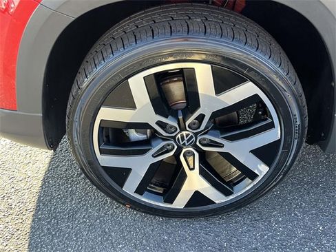 Used 2022 Volkswagen Taos SEL image 9