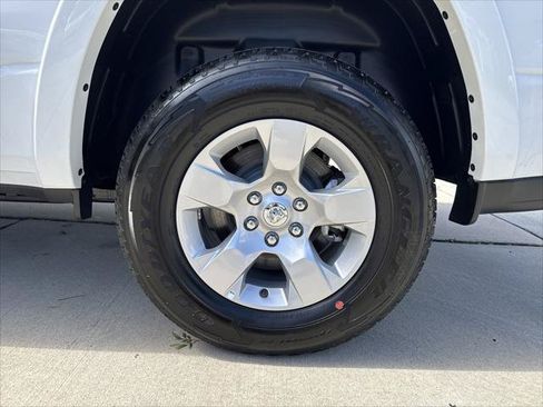 Used 2025 RAM 1500 Big Horn AWD/4WD image 37