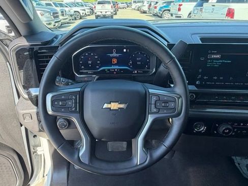 Used 2023 Chevrolet Silverado 1500 LT AWD/4WD image 19