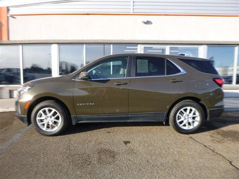 Used 2024 Chevrolet Equinox LT image 2