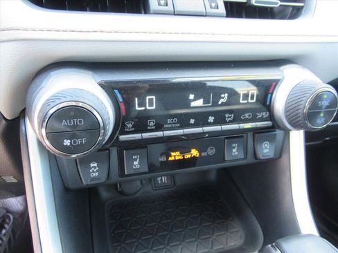 Used 2023 Toyota RAV4 XLE Premium image 27