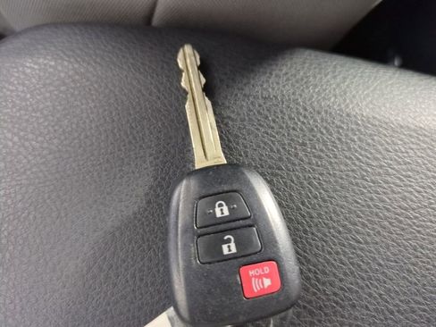 Used 2018 Toyota Tacoma SR5 image 32