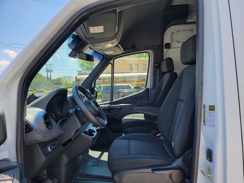 Used 2025 Mercedes-Benz Sprinter 2500 image 13