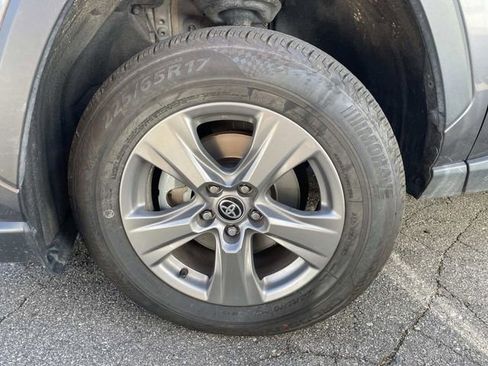 Used 2024 Toyota RAV4 XLE FWD image 7