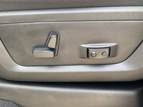 Used 2025 RAM 2500 Big Horn AWD/4WD image 25