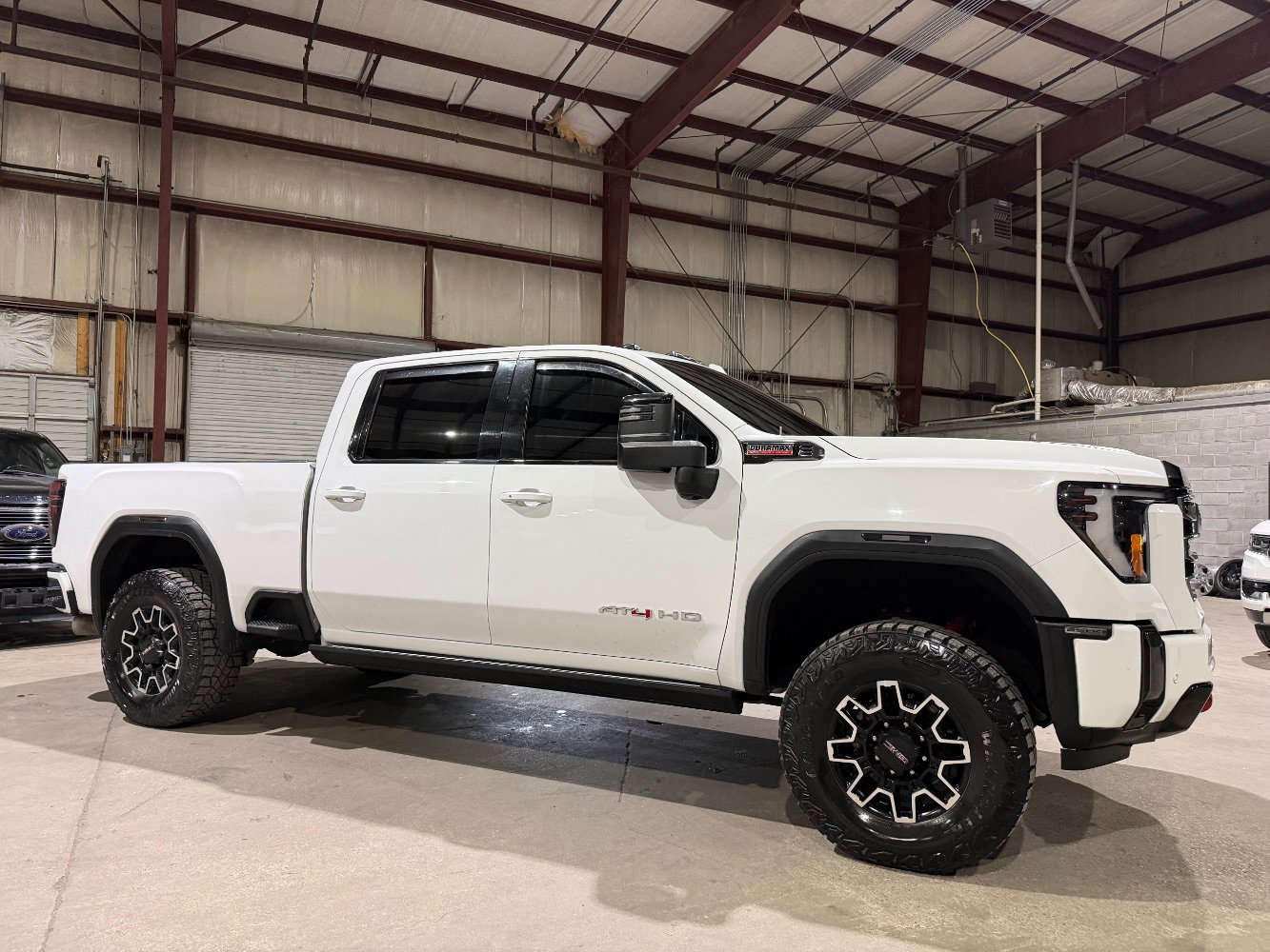 Used 2024 GMC Sierra 2500 AT4 w/ AT4 Preferred Package AWD/4WD image 2