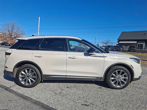 Used 2022 Lincoln Corsair AWD w/ Premium Package image 7