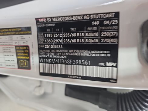 Used 2025 Mercedes-Benz GLC 300 4MATIC image 37