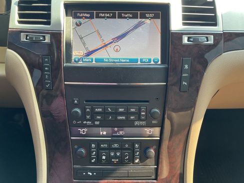 Used 2011 Cadillac Escalade 2WD image 10