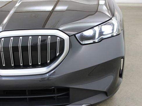 Used 2024 BMW 530i w/ Convenience Package image 7