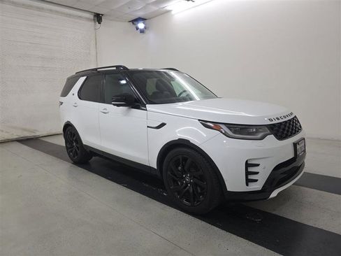 Used 2024 Land Rover Discovery Dynamic SE AWD/4WD image 3