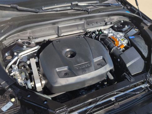 New 2025 Volvo XC60 T8 Plus w/ Protection Package Premier image 28