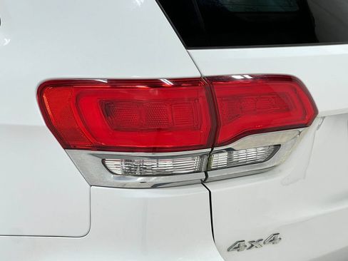 Used 2018 Jeep Grand Cherokee Overland AWD/4WD image 36