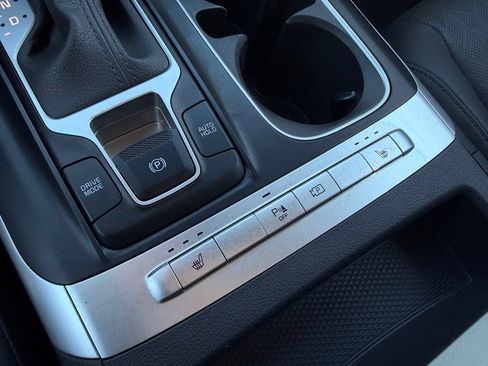 Certified 2024 Kia Carnival LX FWD image 22