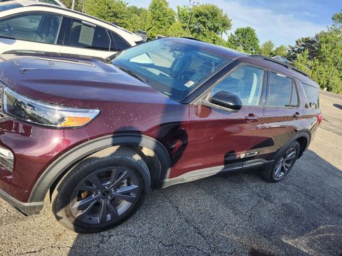 Used 2022 Ford Explorer XLT w/ Equipment Group 202A AWD/4WD image 2