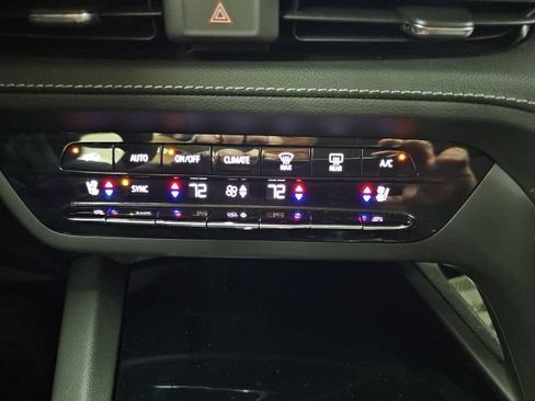Used 2023 Buick Envision Avenir AWD/4WD image 26