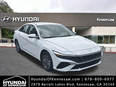 New 2026 Hyundai Elantra Hybrid FWD image 1