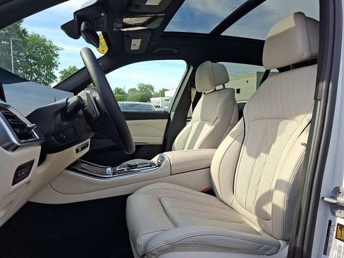 Used 2025 BMW X5 xDrive50e w/ Climate Comfort Package AWD/4WD image 13