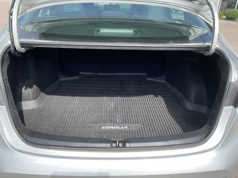 Used 2021 Toyota Corolla LE FWD image 40