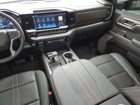 Used 2024 Chevrolet Silverado 1500 High Country w/ High Country Premium Package AWD/4WD image 34