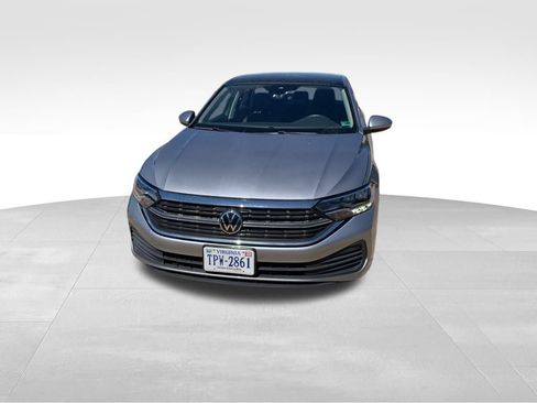 Used 2023 Volkswagen Jetta SE FWD image 4