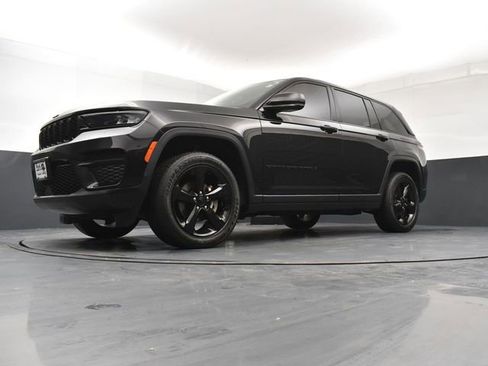 Used 2023 Jeep Grand Cherokee Altitude image 21