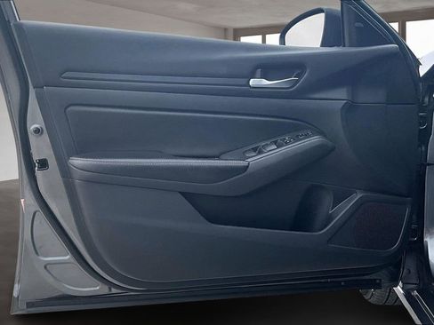 Used 2024 Nissan Altima 2.5 SV image 19