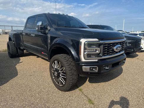 Used 2024 Ford F450 Platinum w/ FX4 Off-Road Package AWD/4WD image 28