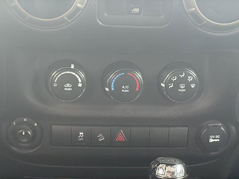 Used 2018 Jeep Wrangler Unlimited Sport AWD/4WD image 19