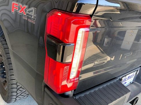 Used 2023 Ford F250 Lariat w/ Sport Appearance Package image 13