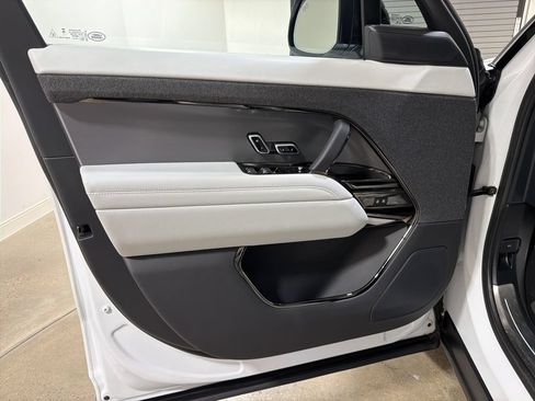 Used 2023 Land Rover Range Rover Sport SE AWD/4WD image 9
